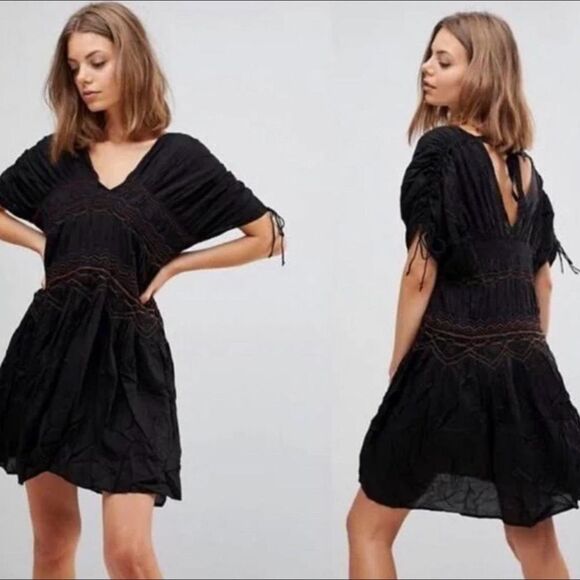 FREE PEOPLE *FLAWED* Black Boho Embroidered V-Neck Drapey Mini Dress Size Small - Picture 1 of 7